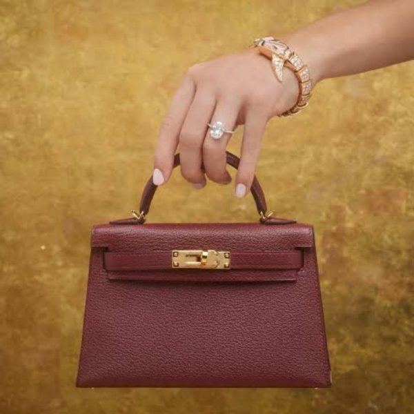 Luxury Kelly Style Leather Handbag – Icon of Grace & Elegance